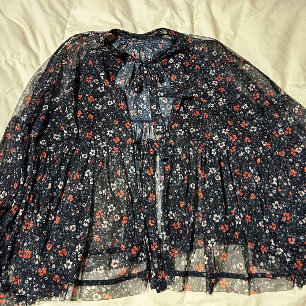 FREE PEOPLE Sheer Balloon Sleeve Floral Top Size Small - Picture 4 of 6